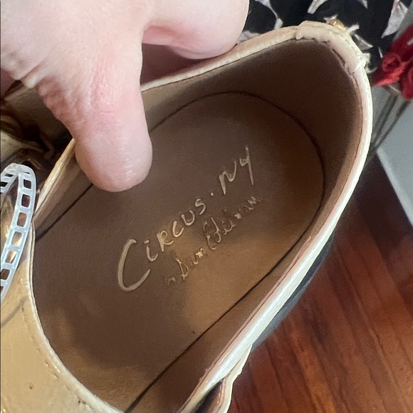 New! Sam Edelman Elegant Cream Platform Mary Jane Shoes ($119 retail) - Picture 2 of 4